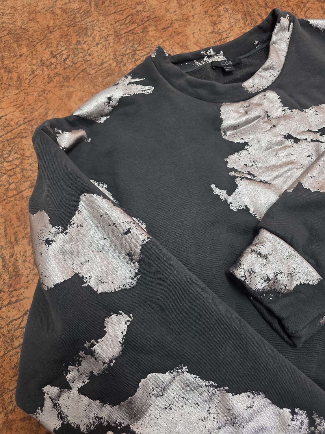 COS 코스 루즈핏 글리터 프린팅 기모 맨투맨 M 상품이미지3