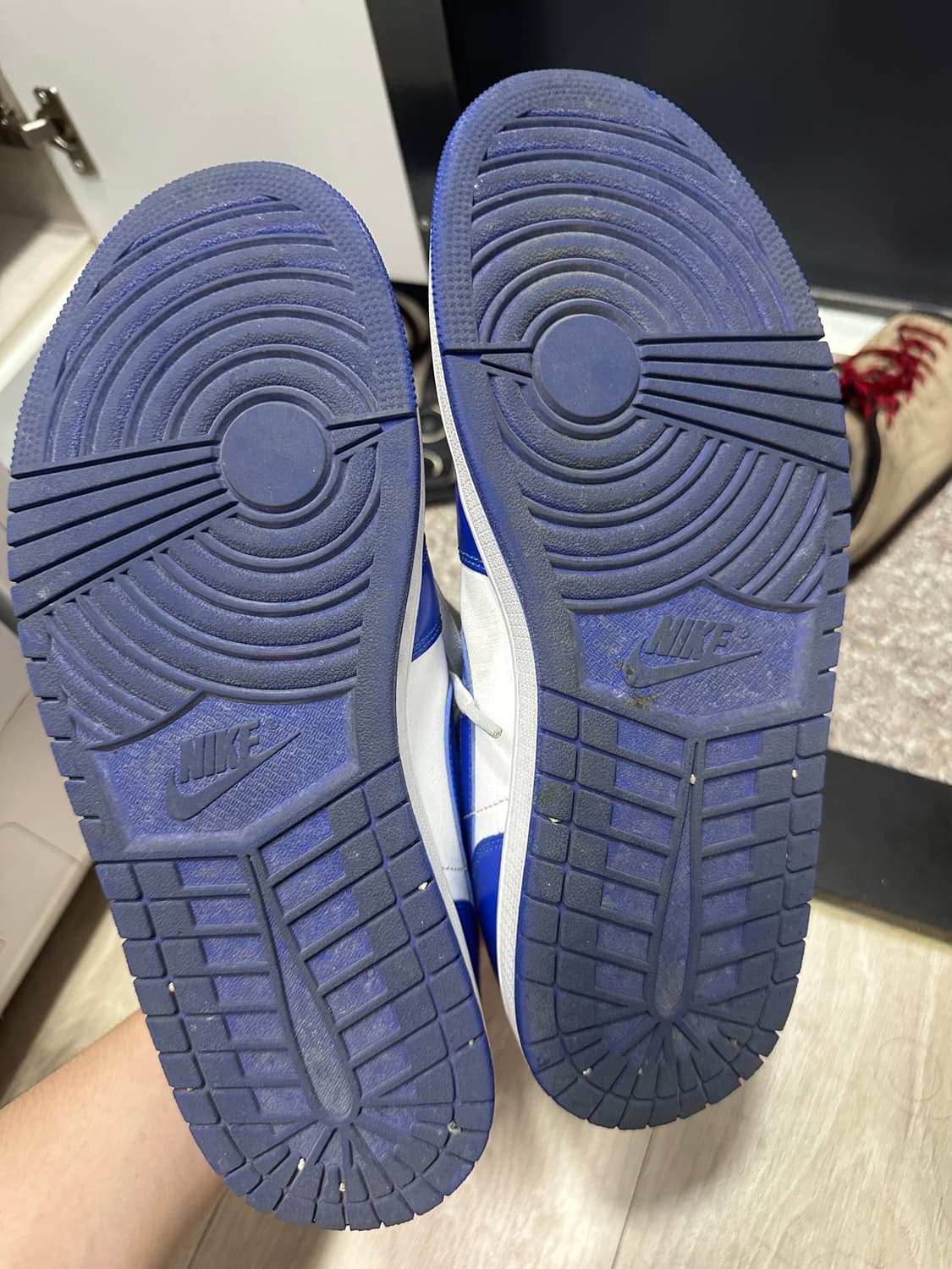 (W) Jordan 1 Mid White Hyper Royal 상품이미지4