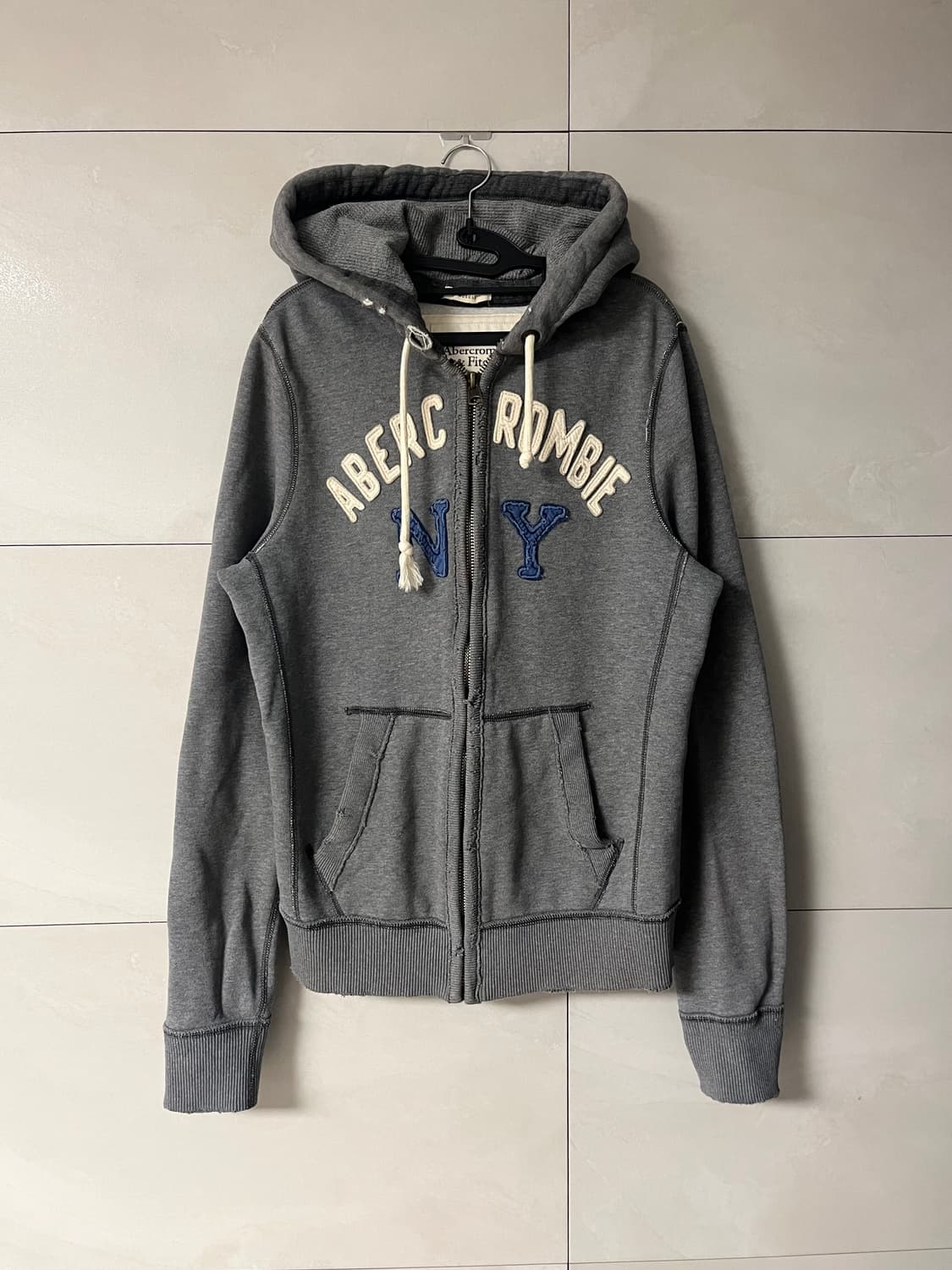 아베크롬비 스펠로고 뉴욕 후드집업 그레이 (M) 상품이미지1