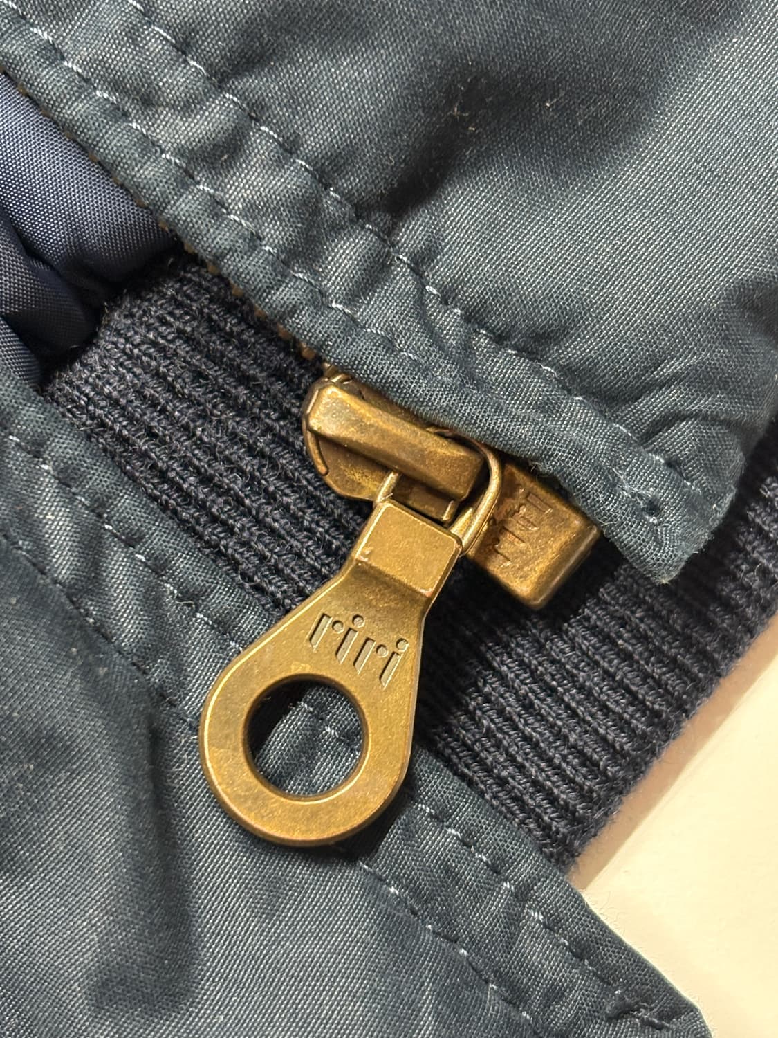 90's 조르지오 알마니 골프 퀄티드 봄버 자켓 상품이미지8