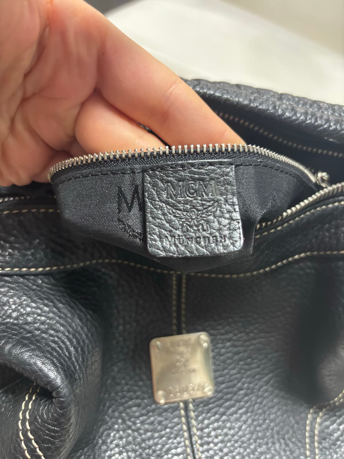 [정품] MCM 블랙 가죽 숄더백 (빈티지) 상품이미지2