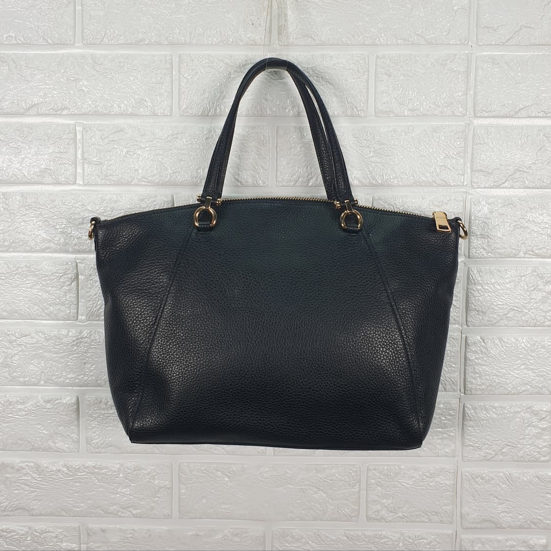 코치 프레리 사첼백 블랙 페블 레더(79997) 상품이미지3