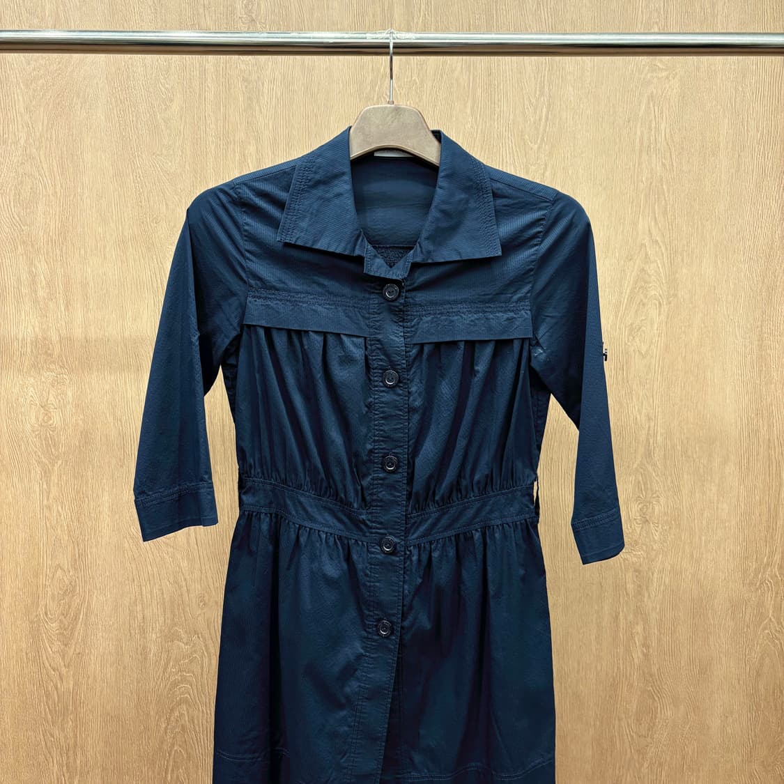 꾸레쥬 7부 클래식 카라 미니 원피스 플랩 포켓 디테일 A라인 블랙 상품이미지4