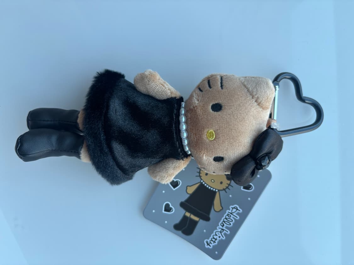 산리오 키티 헬로키티 롱다리 태닝키티 블랙 진주 카라비너 인형 상품이미지1