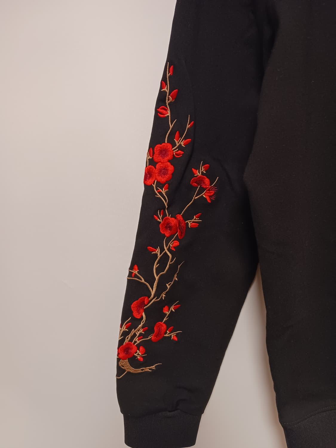 매화자수 네오플랜 블랙맨투맨 상품이미지4