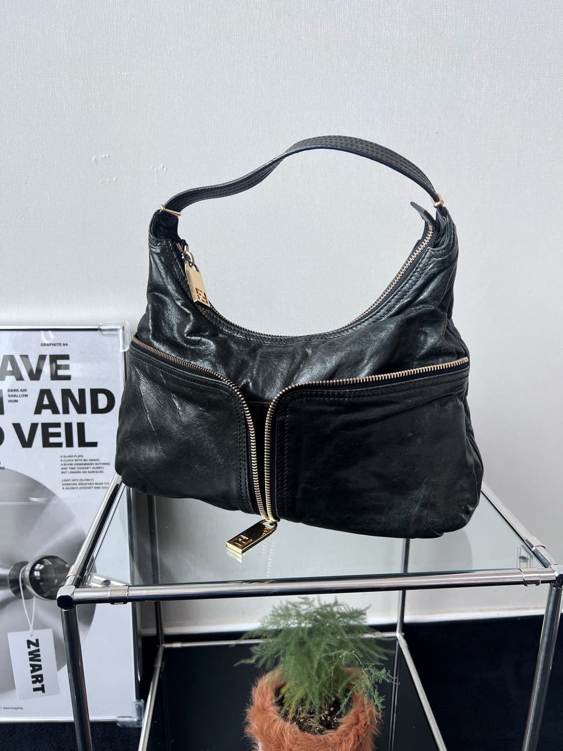 펜디 블랙 레더 호보백 상품이미지1