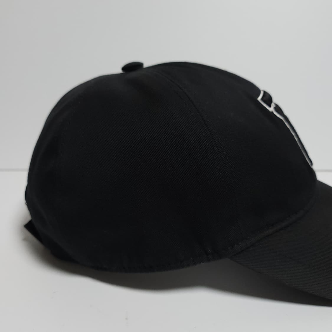 [M] 버버리 블랙 TB 자수 볼캡 모자 8017245 상품이미지3