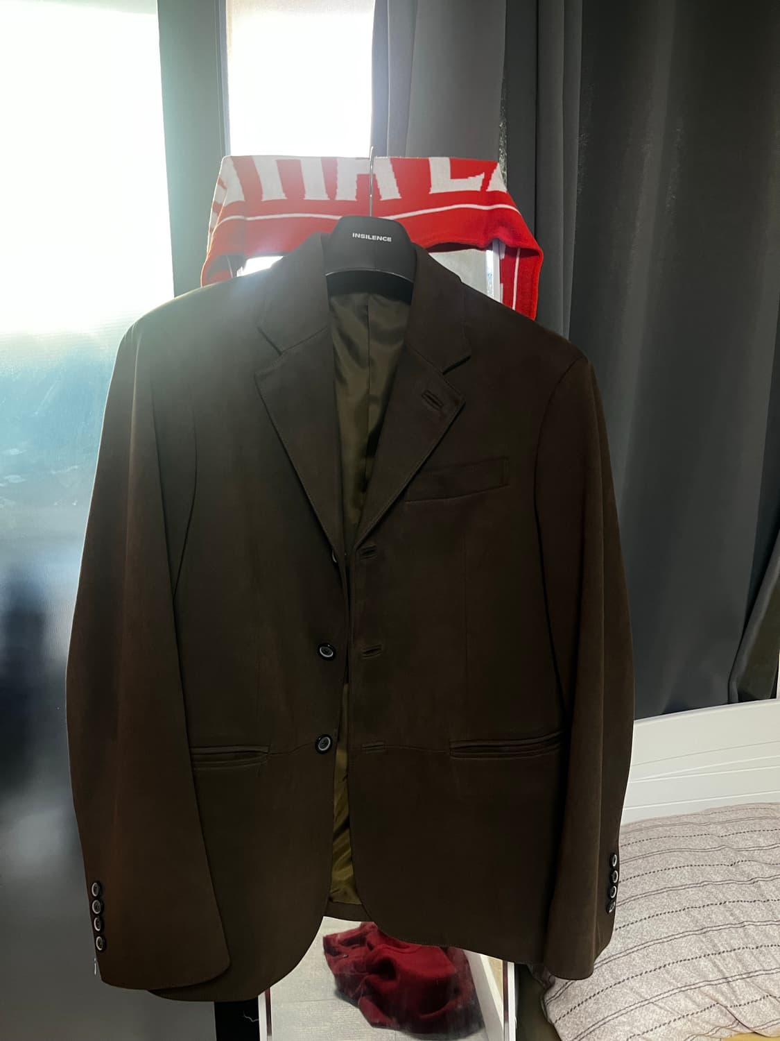 쿠어 페이크 스웨이드 쓰리 버튼 블레이저 (다크브라운) 상품이미지1