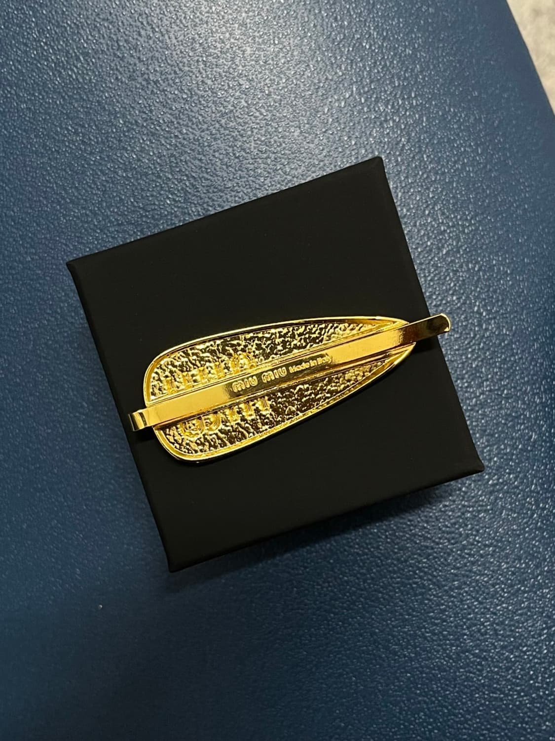 미우미우 업사이클링 에나멜 메탈 헤어핀 상품이미지5