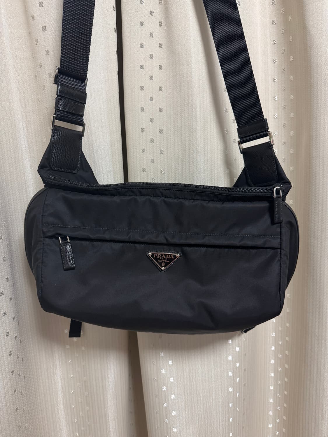 프라다 바이커백 라지 상품이미지1