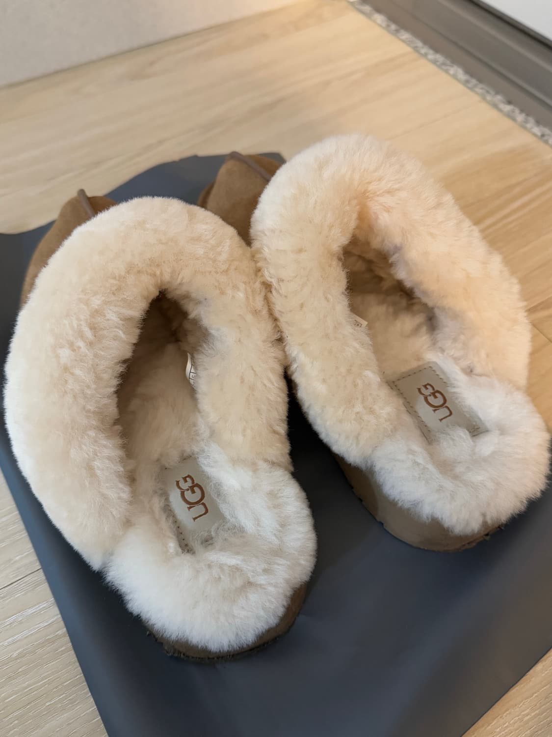 어그 디스케트 슬리퍼 체스트넛 240 상품이미지2