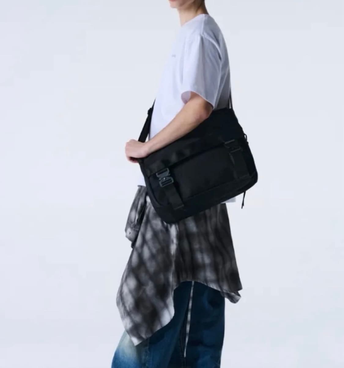 메종미네드 투버클 메신저백 상품이미지1