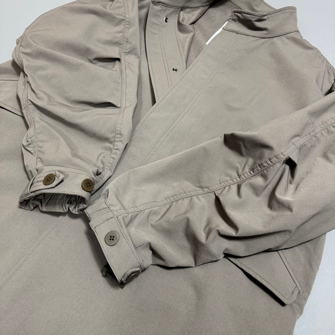 BEAUTY&YOUTH 23ss 베이지컬러 나일론 혼방 필드 자켓 상품이미지5