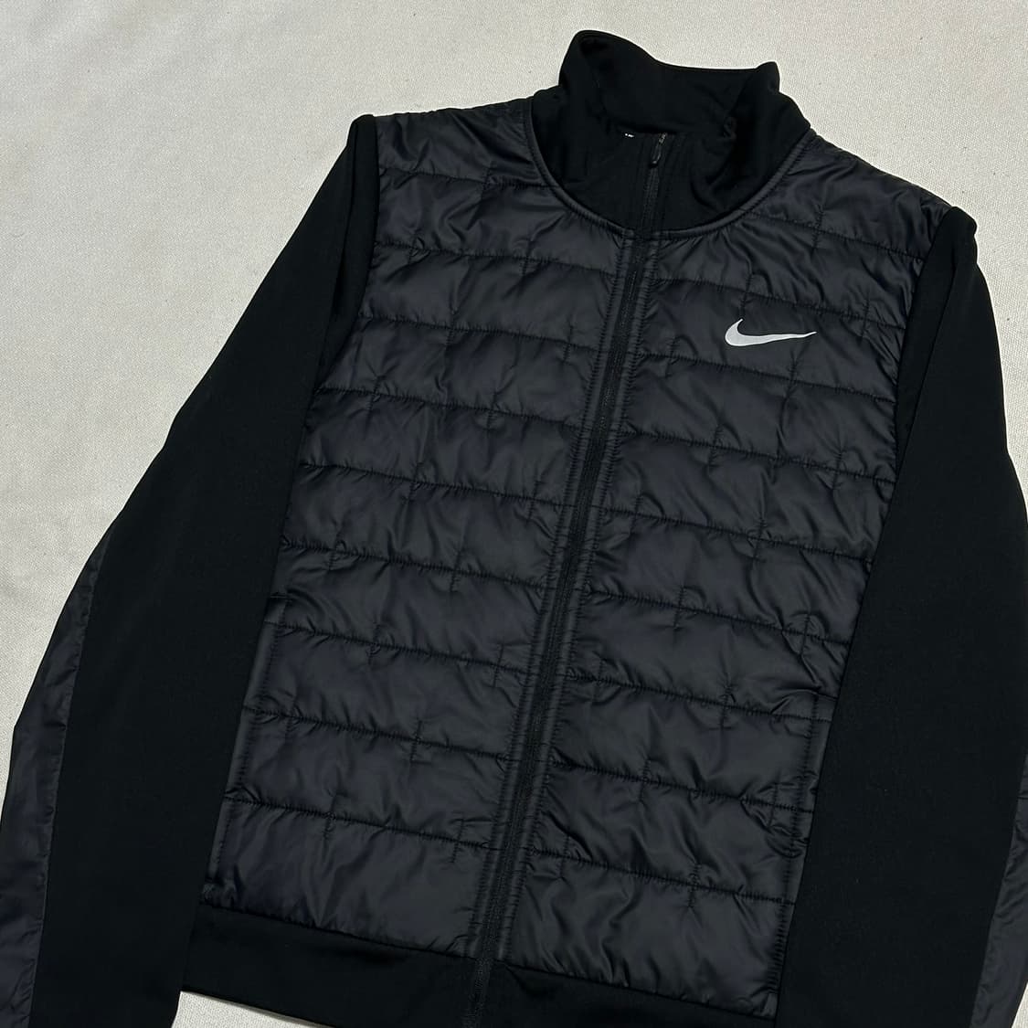 L 나이키 써마 핏 러닝 경량 패딩   상품이미지1