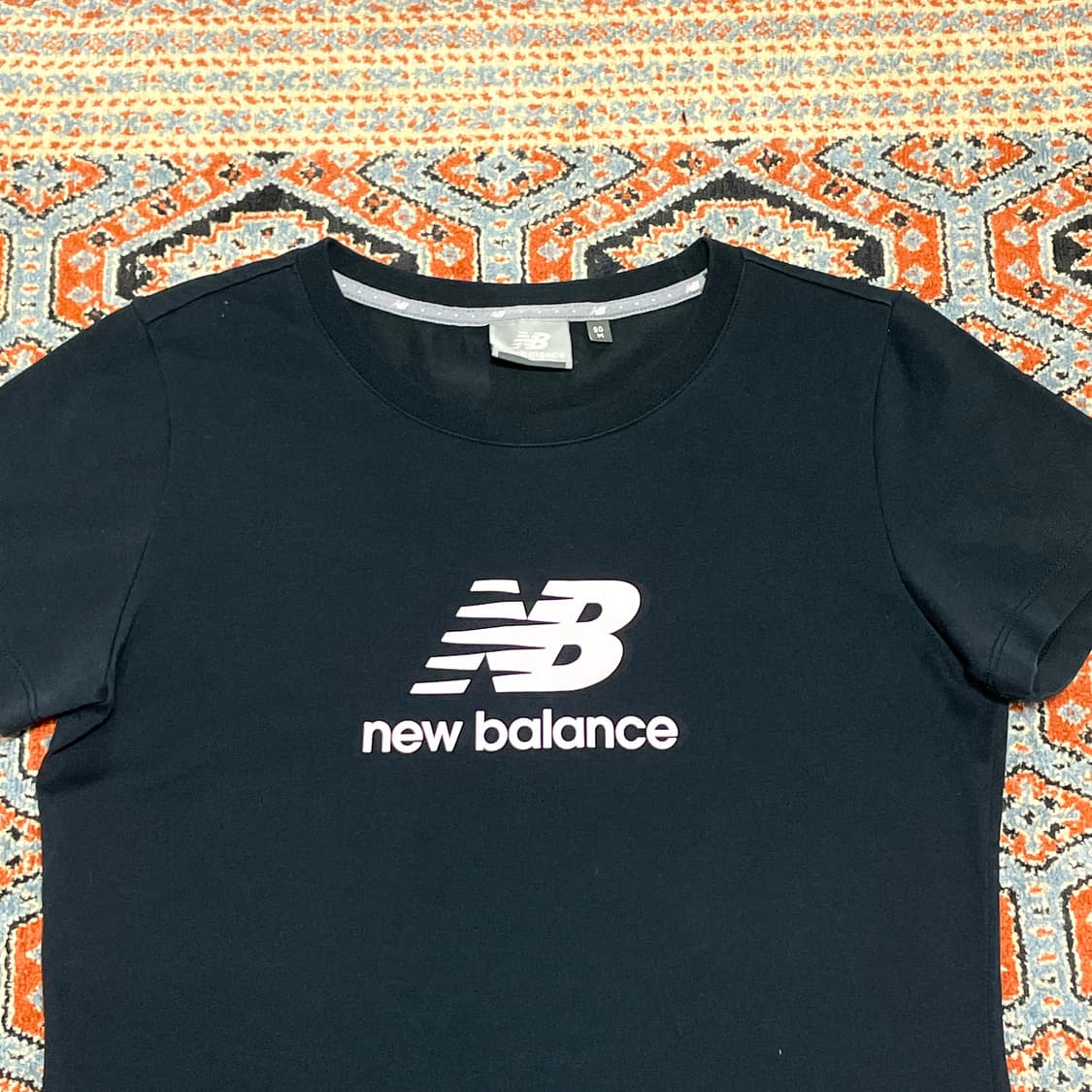 뉴발란스 시그니처로고 블랙 반팔티셔츠 여성M 상품이미지2