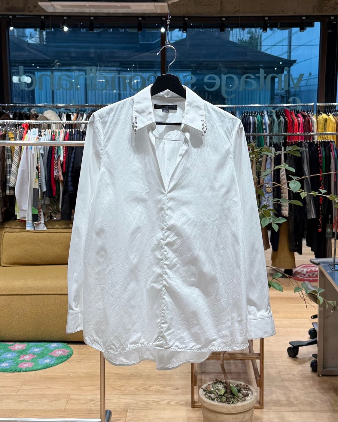 알렉산더 왕 화이트 피어싱 오픈 셔츠  상품이미지1