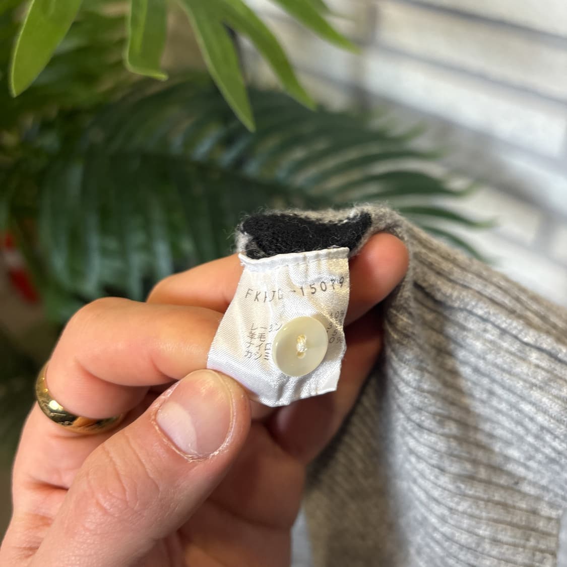 Michel Klein 미쉘클랑 아가일 반폴라 니트베스트 플랩버튼 디테일 상품이미지7