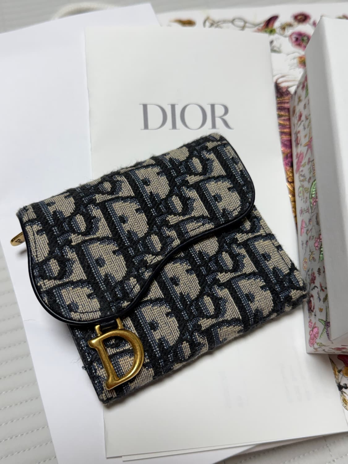 디올 Saddle Lotus 지갑 상품이미지3