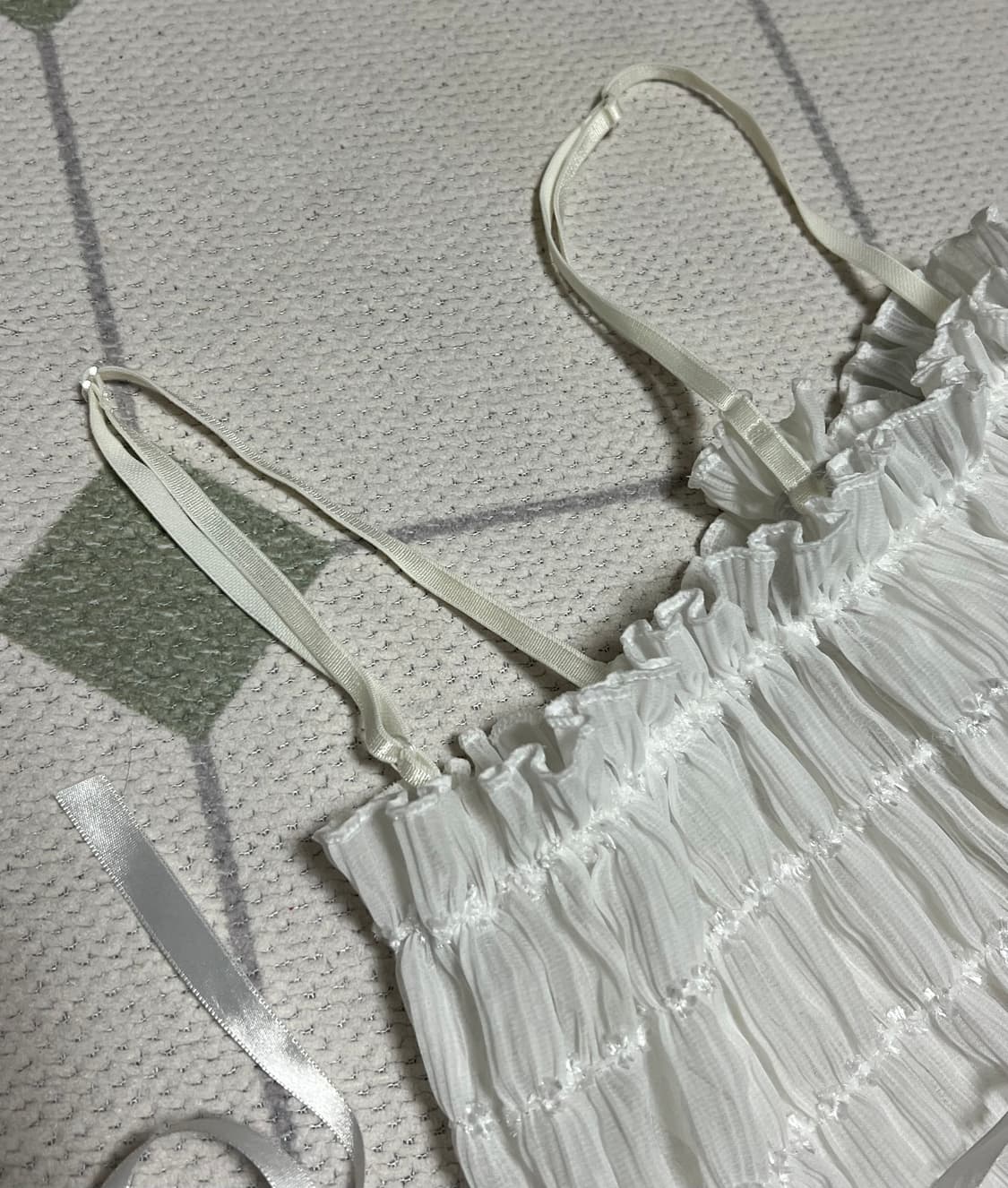 쓰리타임즈 쉬폰 링클 슬리브리스 백예린 착용  상품이미지5