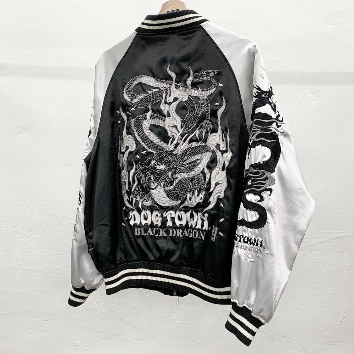 독 타운 스케이트보드 블랙 드래곤 스카쟌 상품이미지1