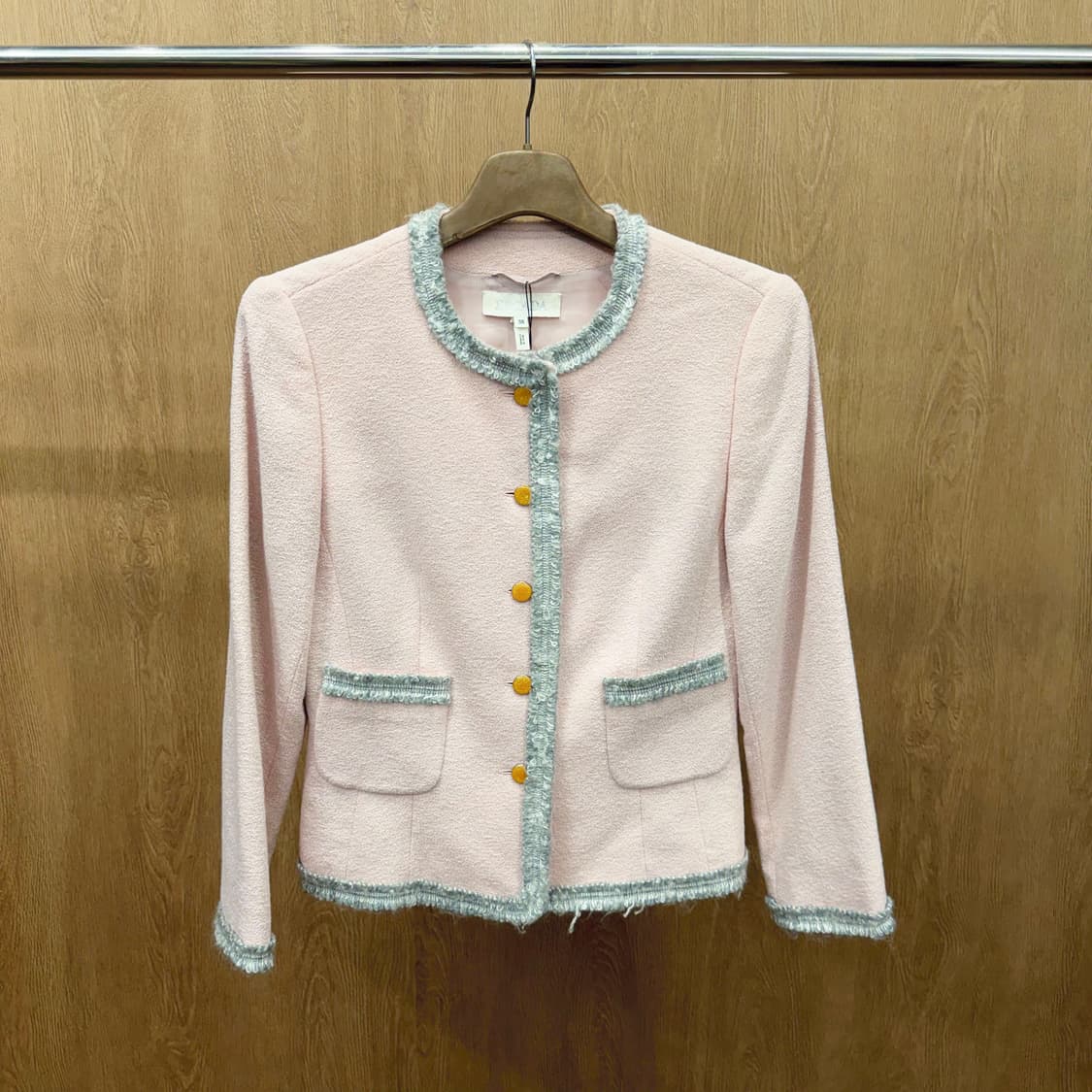 에스카다 노카라 트위드 자켓 그레이 프린지 트리밍 버튼 포켓 디테일 핑크 상품이미지2