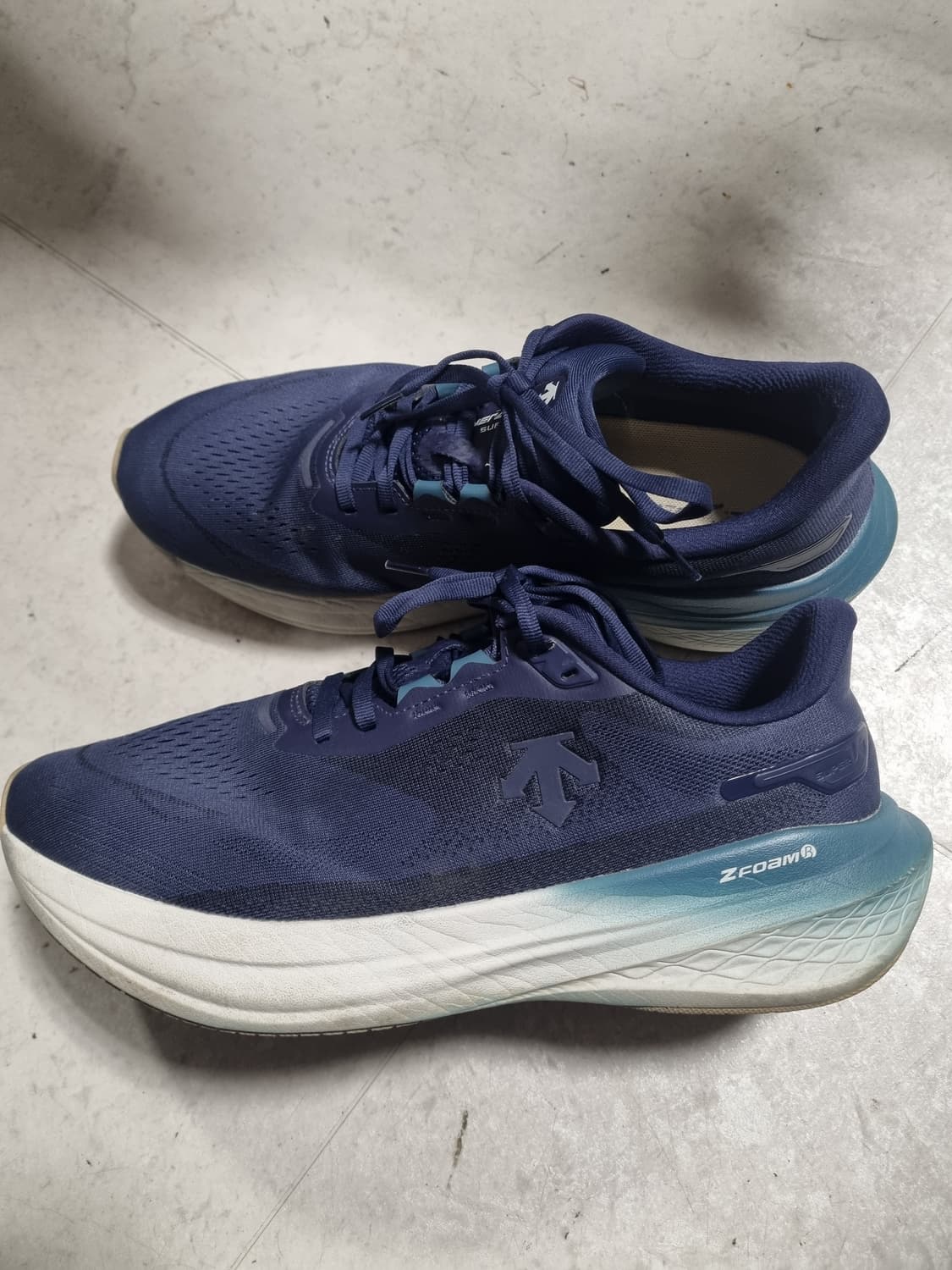 데상트 남성 런스텝 러닝화 상품이미지2