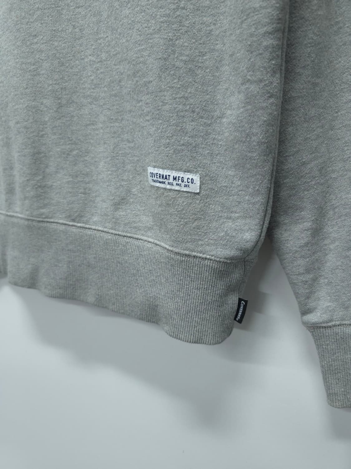 커버낫 남성 C패치로고 맨투맨 상품이미지5