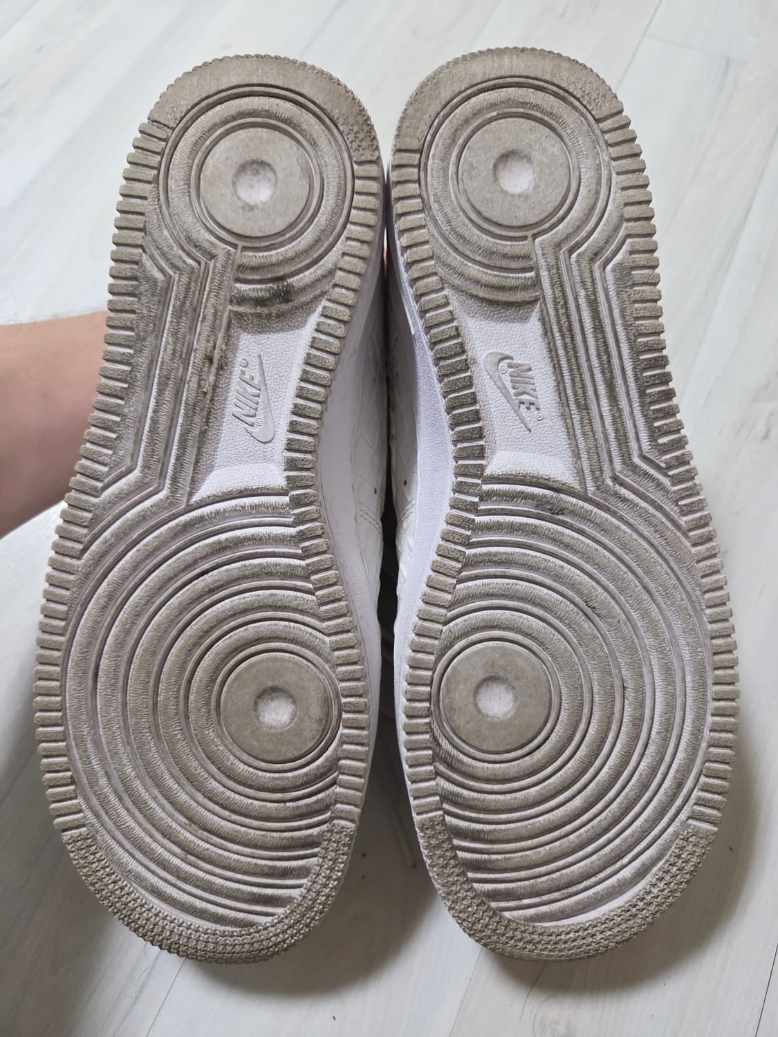 나이키 에어포스 1 로우 '07 LV8 화이트 크록 270 상품이미지8