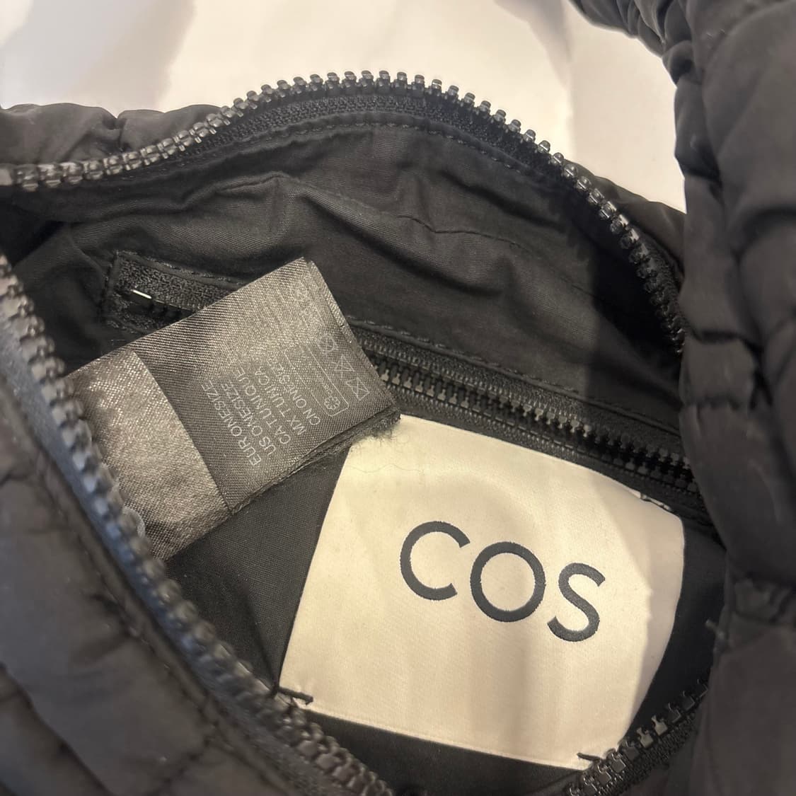 정품 COS 퀄티드 구름 숄더백     상품이미지8