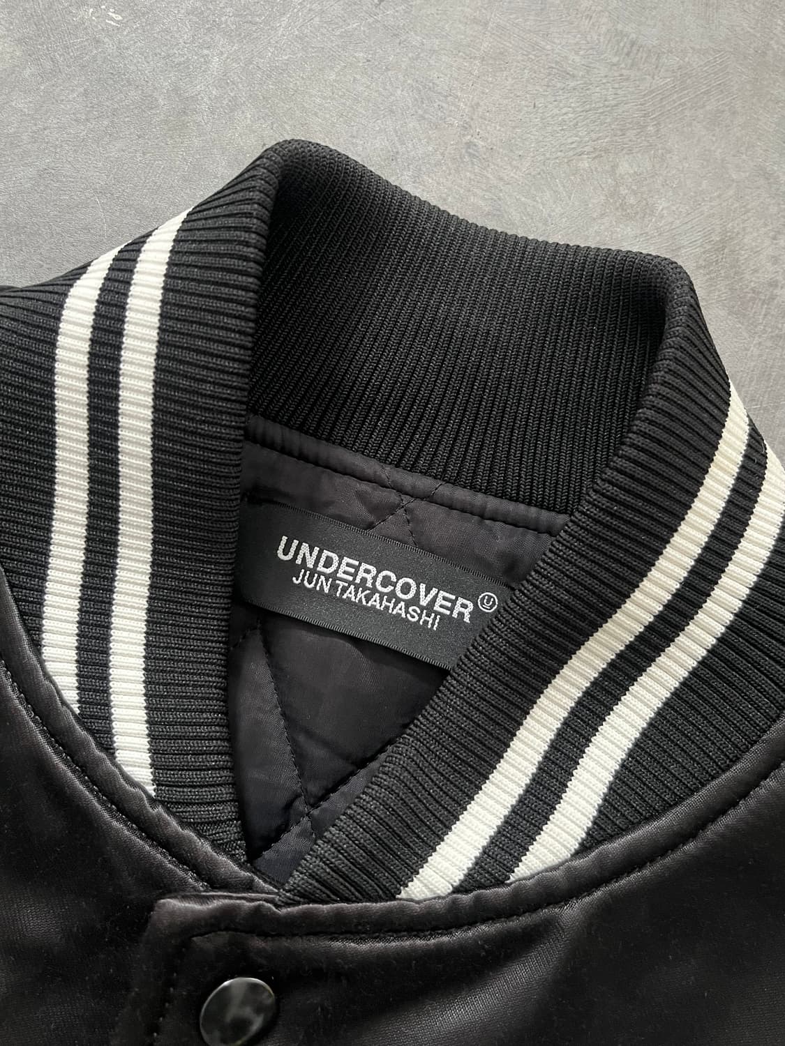 Undercover 언더커버 블랙 그래픽 봄버 자켓 상품이미지3