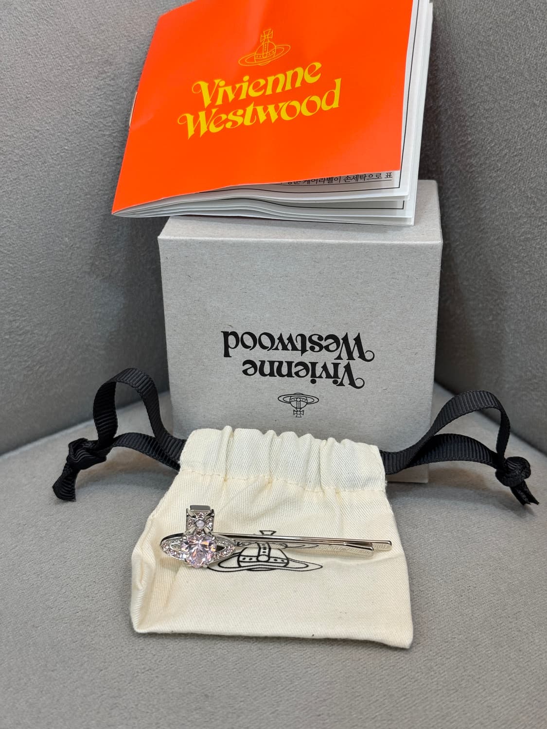 새상품급 비비안웨스트우드 헤어핀 판가 상품이미지1