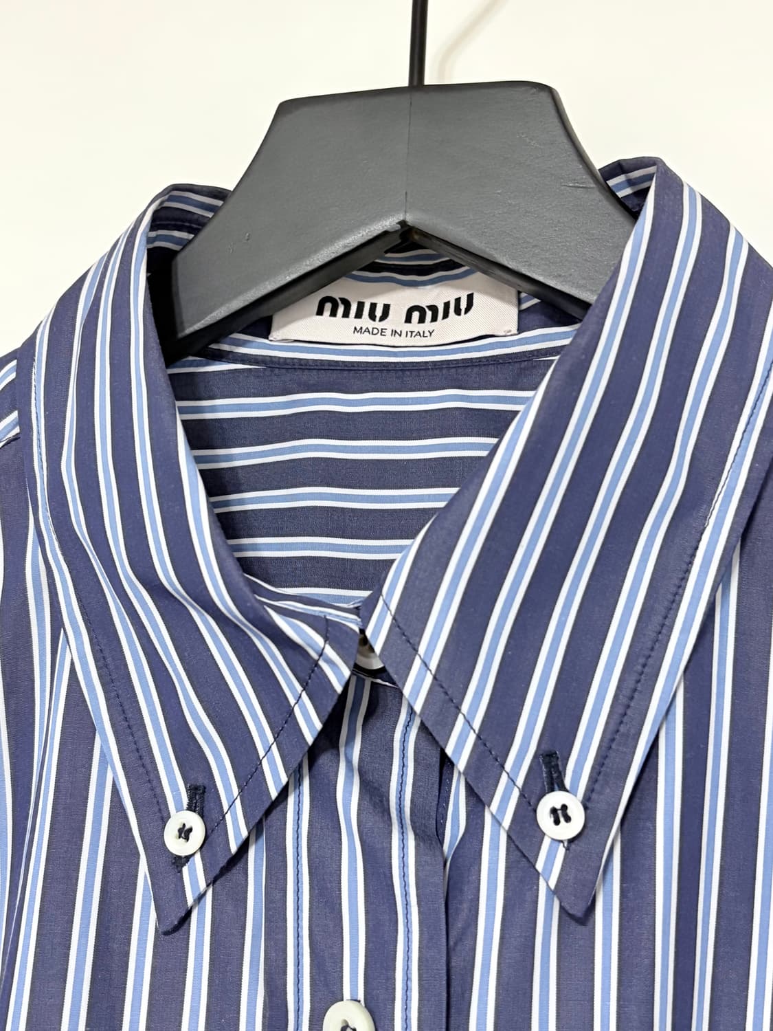 미우미우 스트라이프 자수로고 셔츠 40 상품이미지4