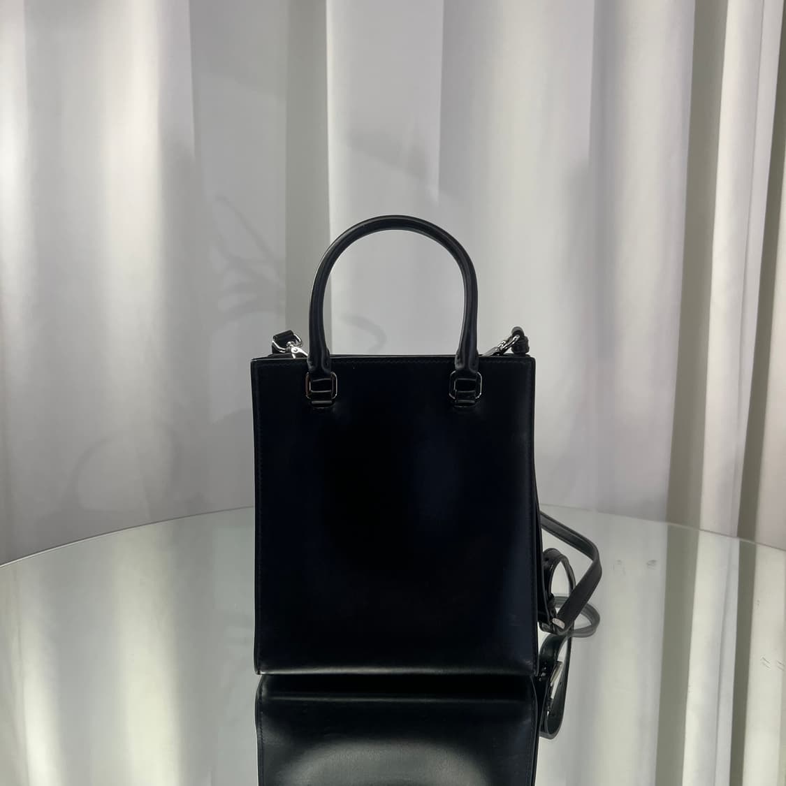 프라다 엠보싱 삼각로고 미니 토트백 상품이미지2