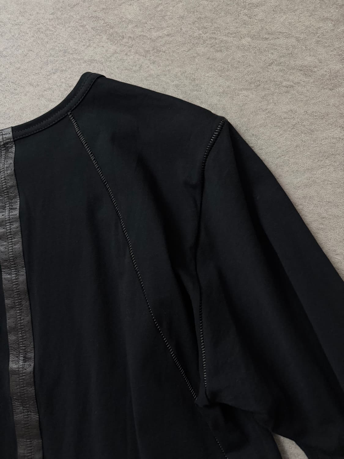 아이작세럼 백스트랩 반팔 티셔츠 상품이미지4