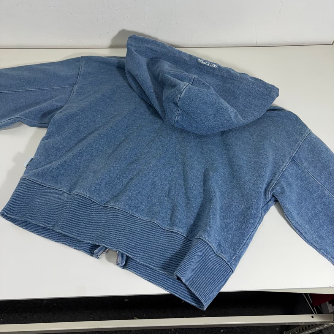 우먼M 와릿이즌 네이비 피그먼트 투웨이 크롭 후드집업 상품이미지3