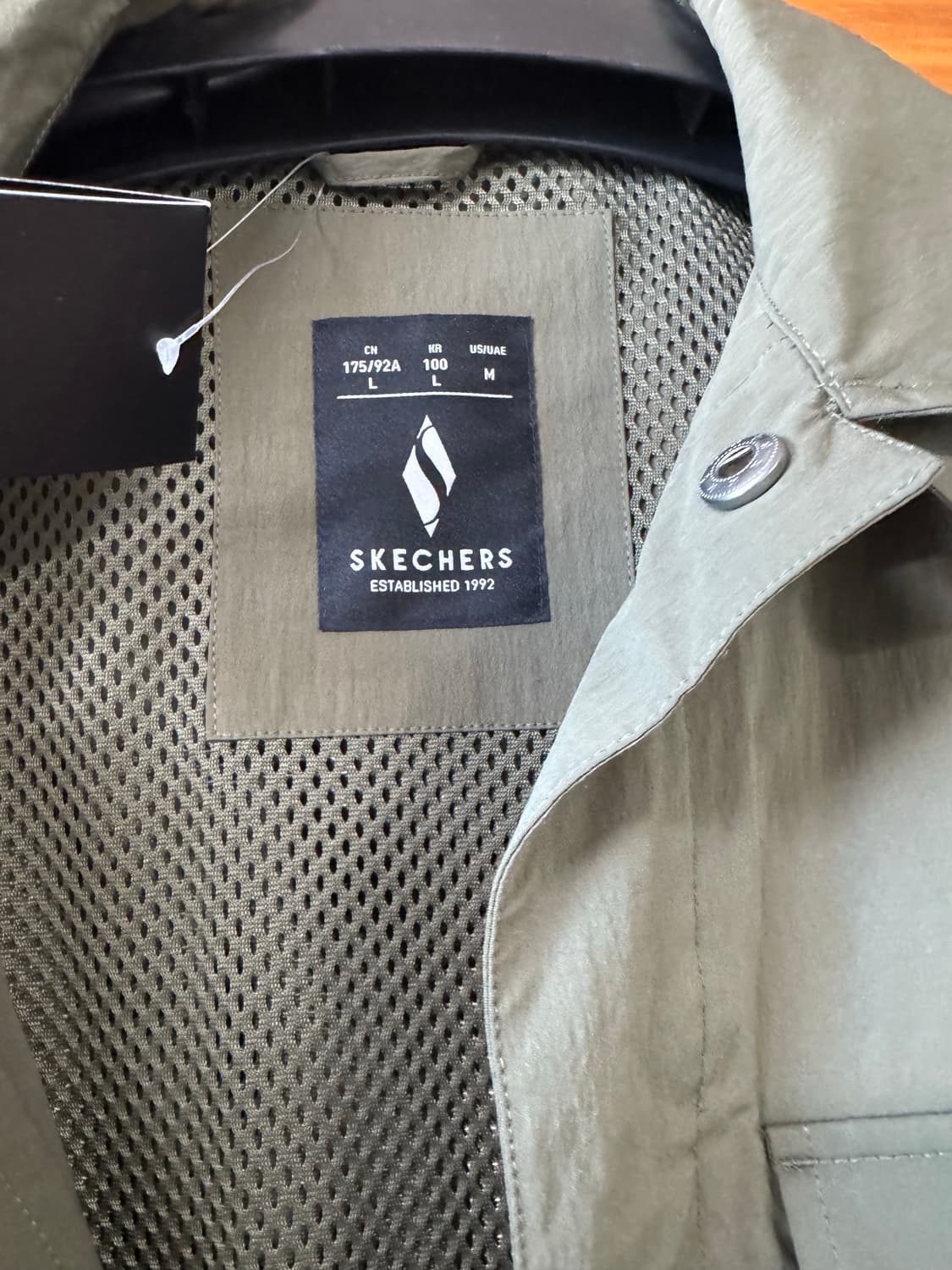 카키색 스케쳐스 자켓 상품이미지4