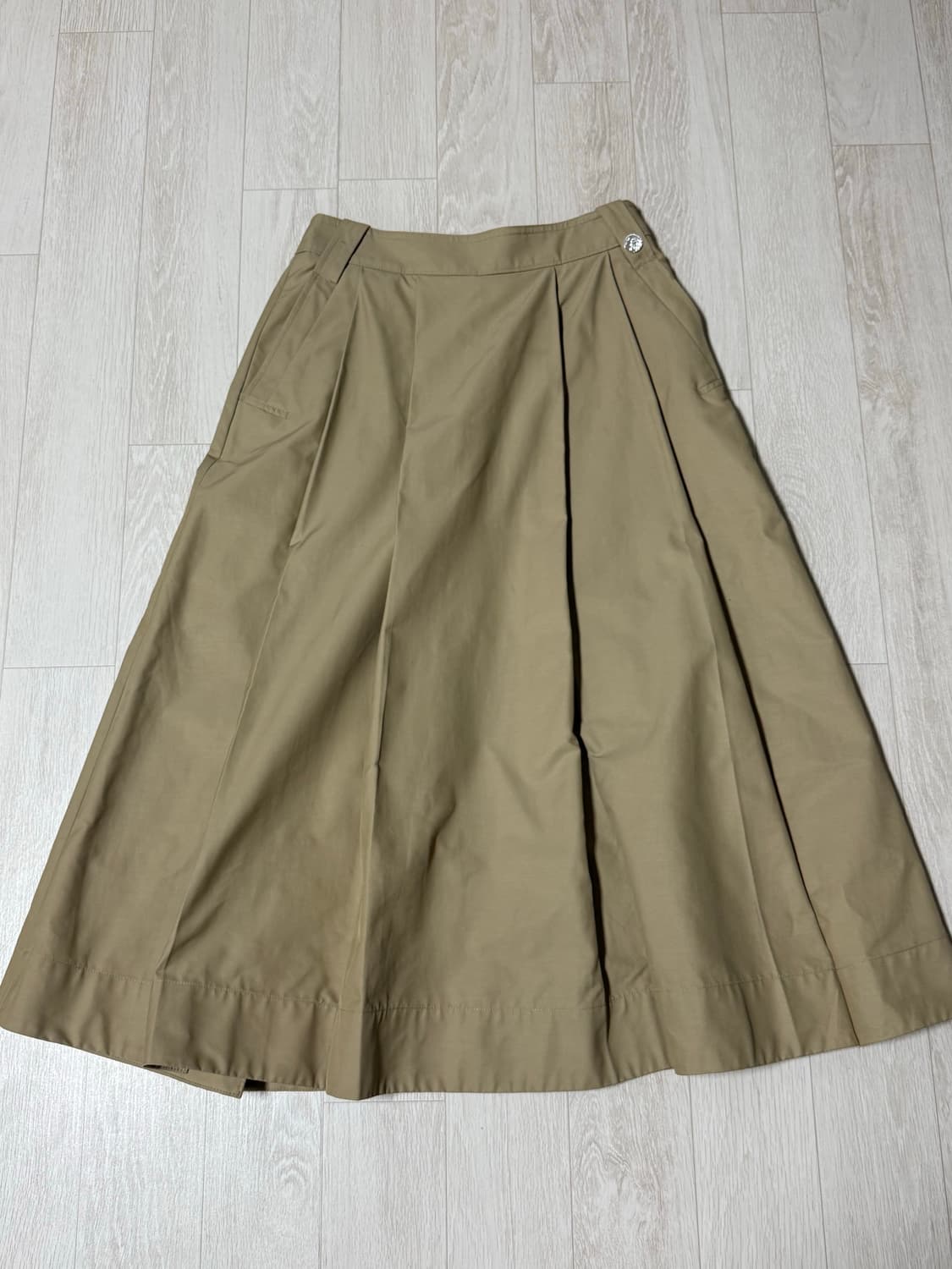 하시에 턱 디테일 플레어 롱스커트 상품이미지4