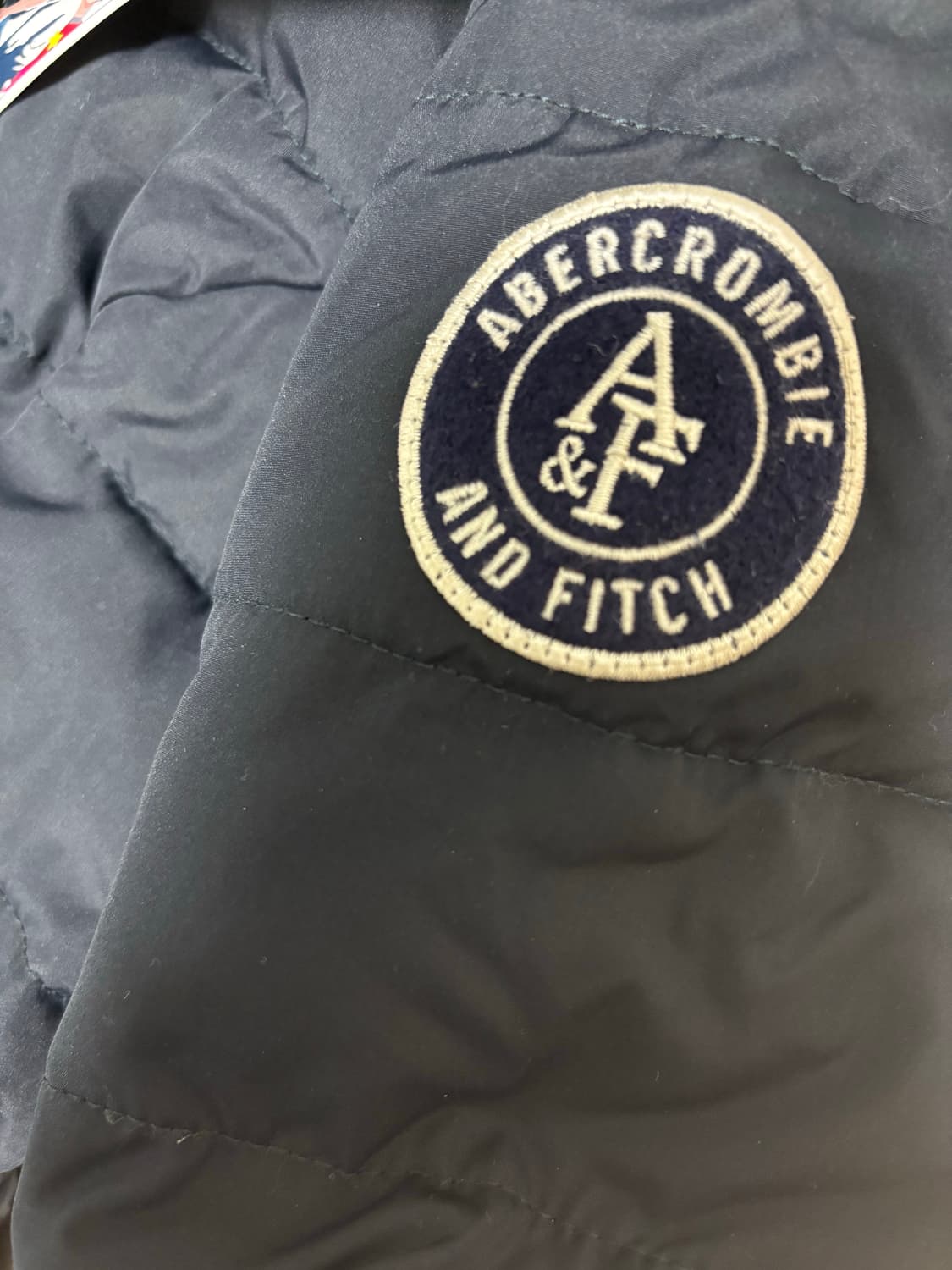 아베크롬비 퍼후드 크롭패딩 슬림핏 네이비  상품이미지3