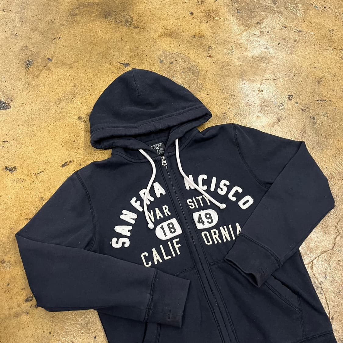 후아유 블랙 후드집업 상품이미지1