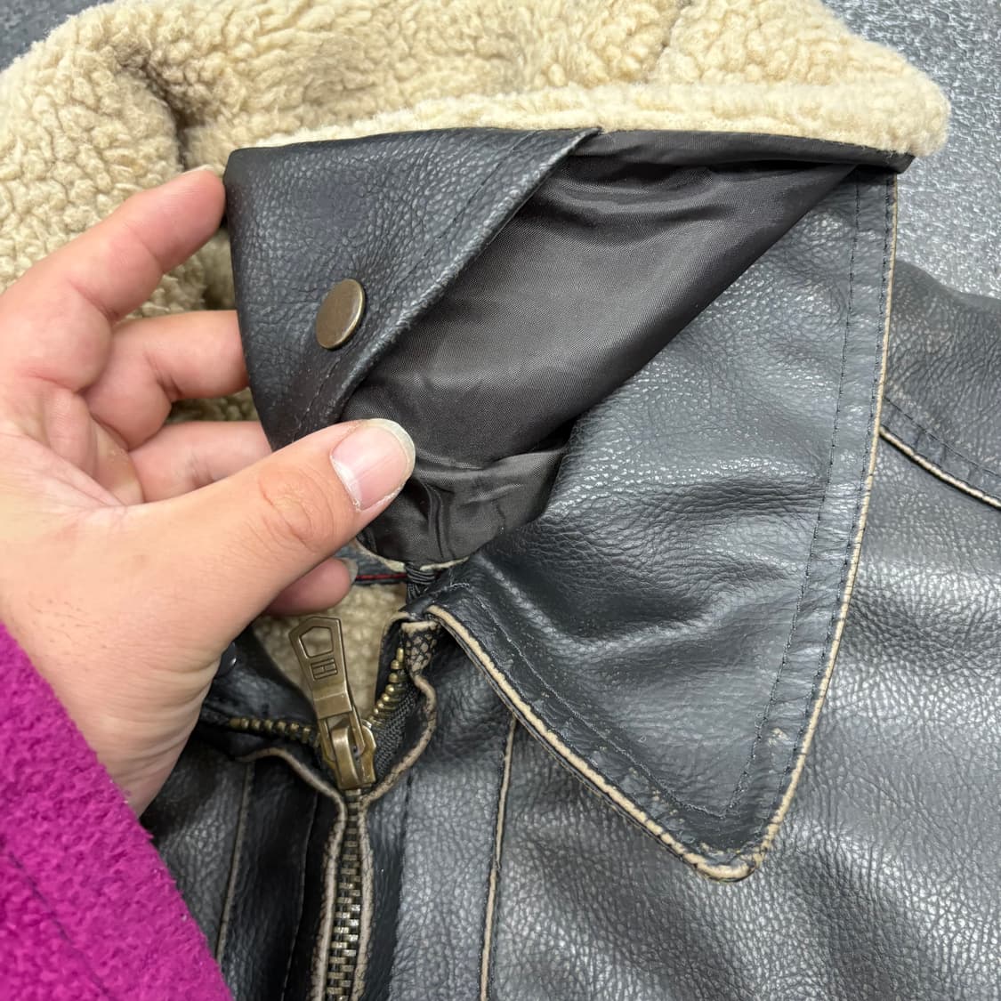 (105)타미힐피거 블랙 레더 무스탕 자켓 상품이미지5