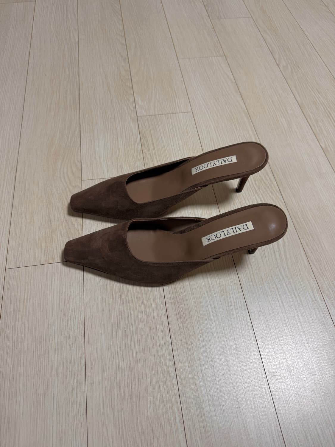 데일리룩 자체제작 마놀로스퀘어뮬 상품이미지3