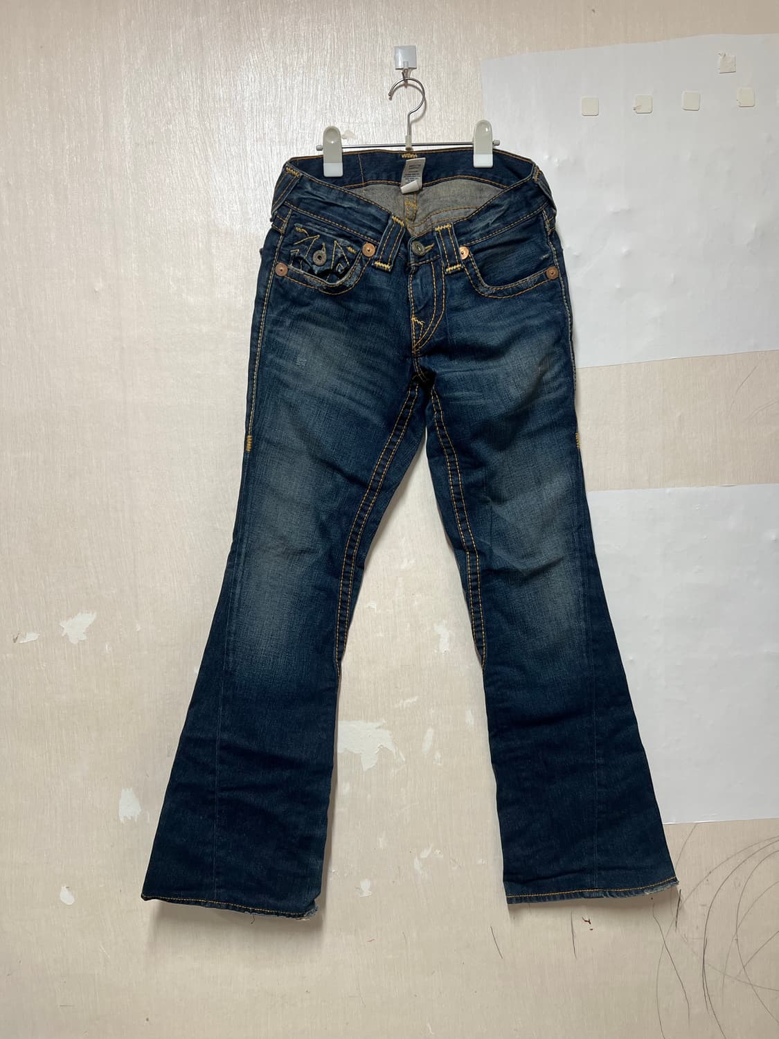 트루릴리젼 조이 빅 T 부츠컷 데님 28사이즈 트루릴리전 청바지 상품이미지1