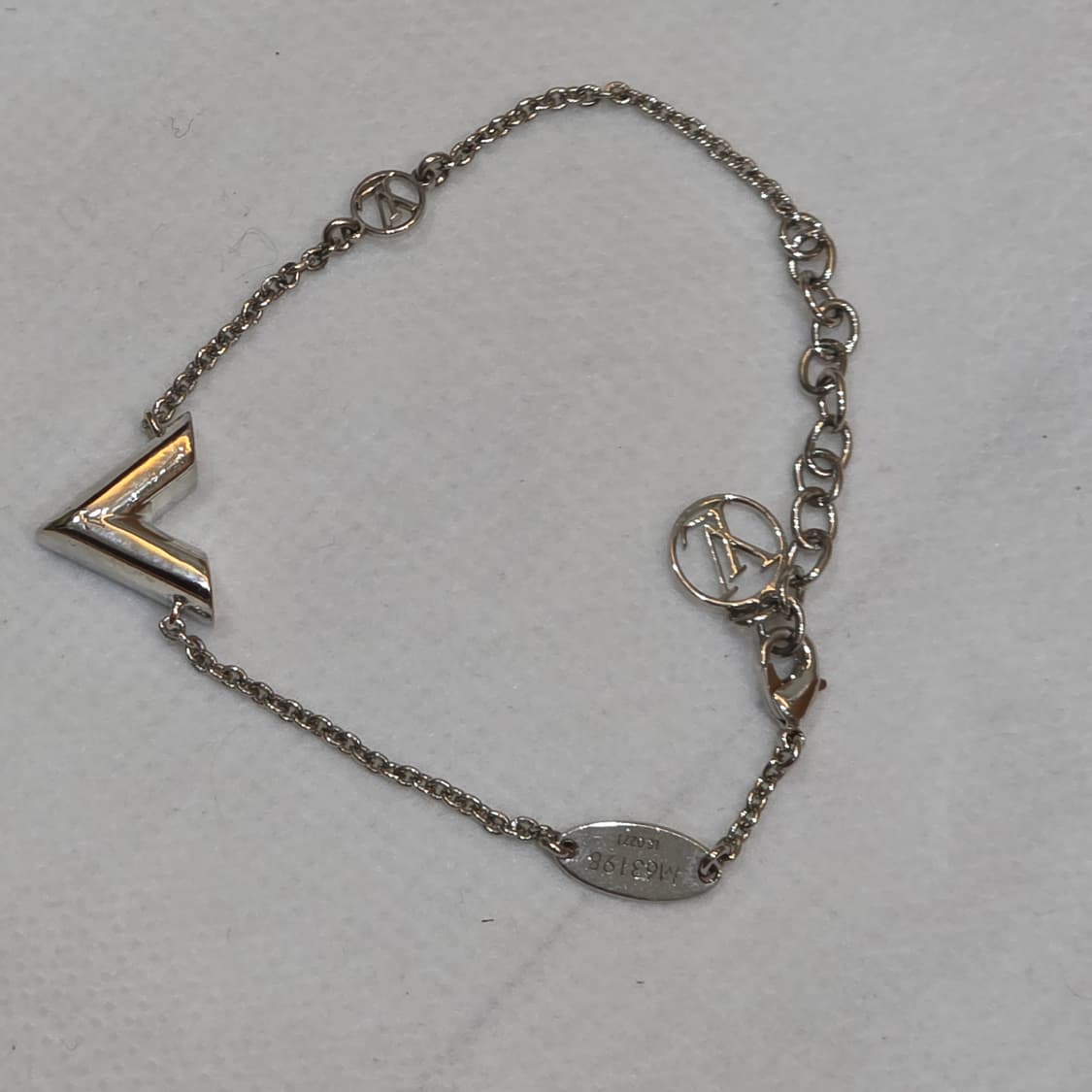 루이비통 에센셜 v 은장 팔찌 상품이미지5