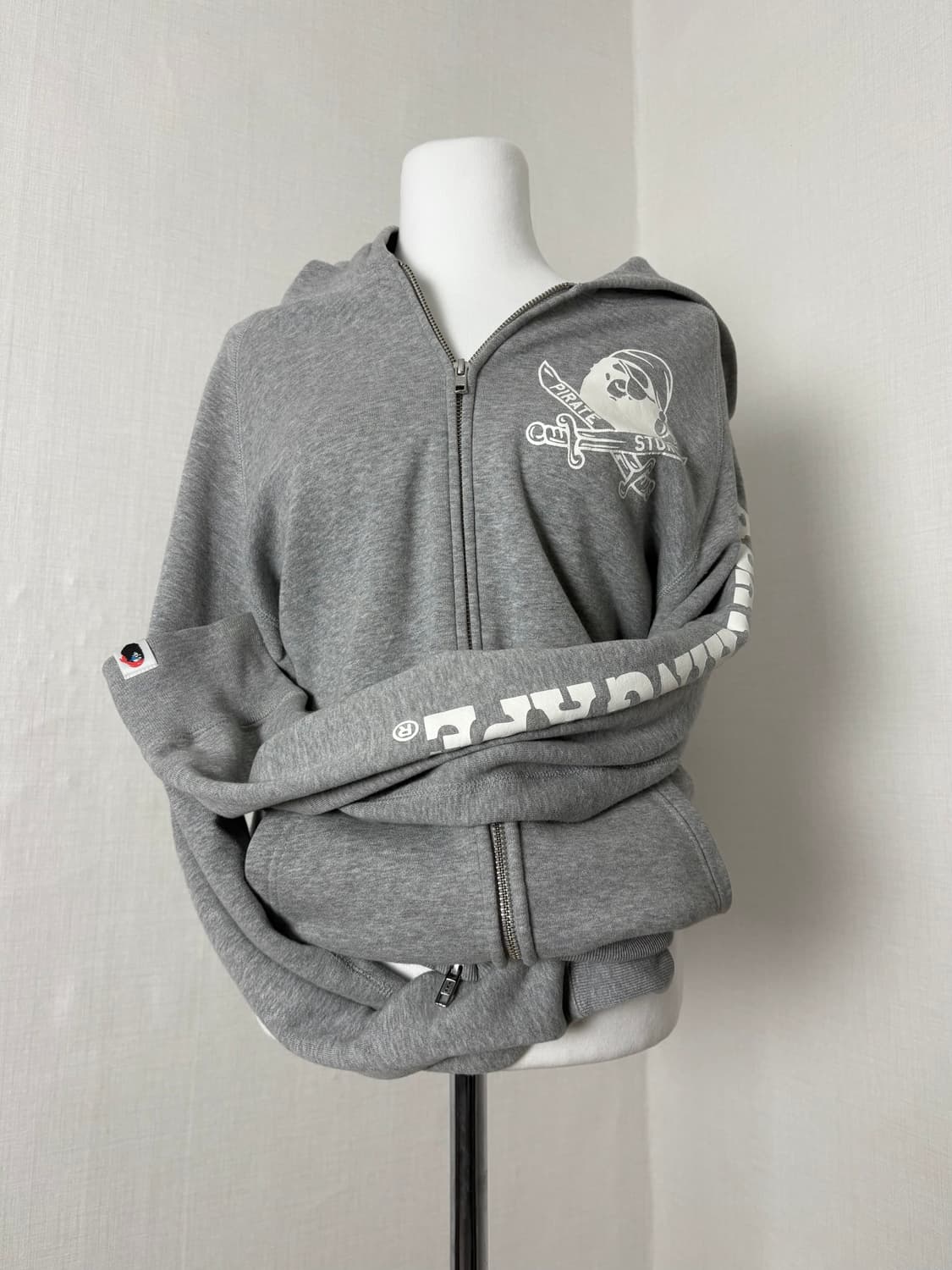 베이프 해적 레터링 후드집업 상품이미지3