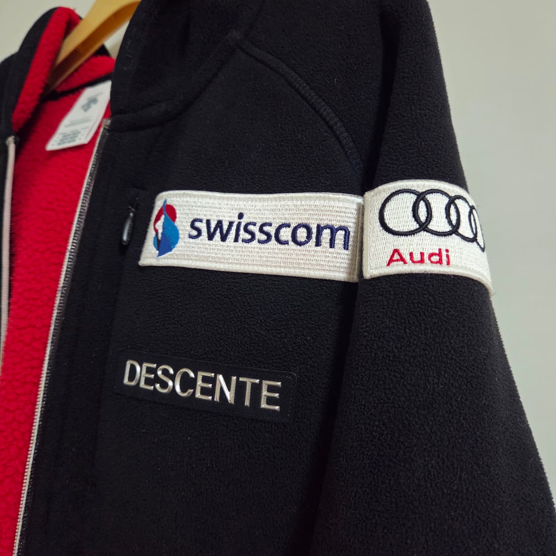 데상트 아우디 스키팀 블랙 후리스 여성 자켓 후드집업 상품이미지4