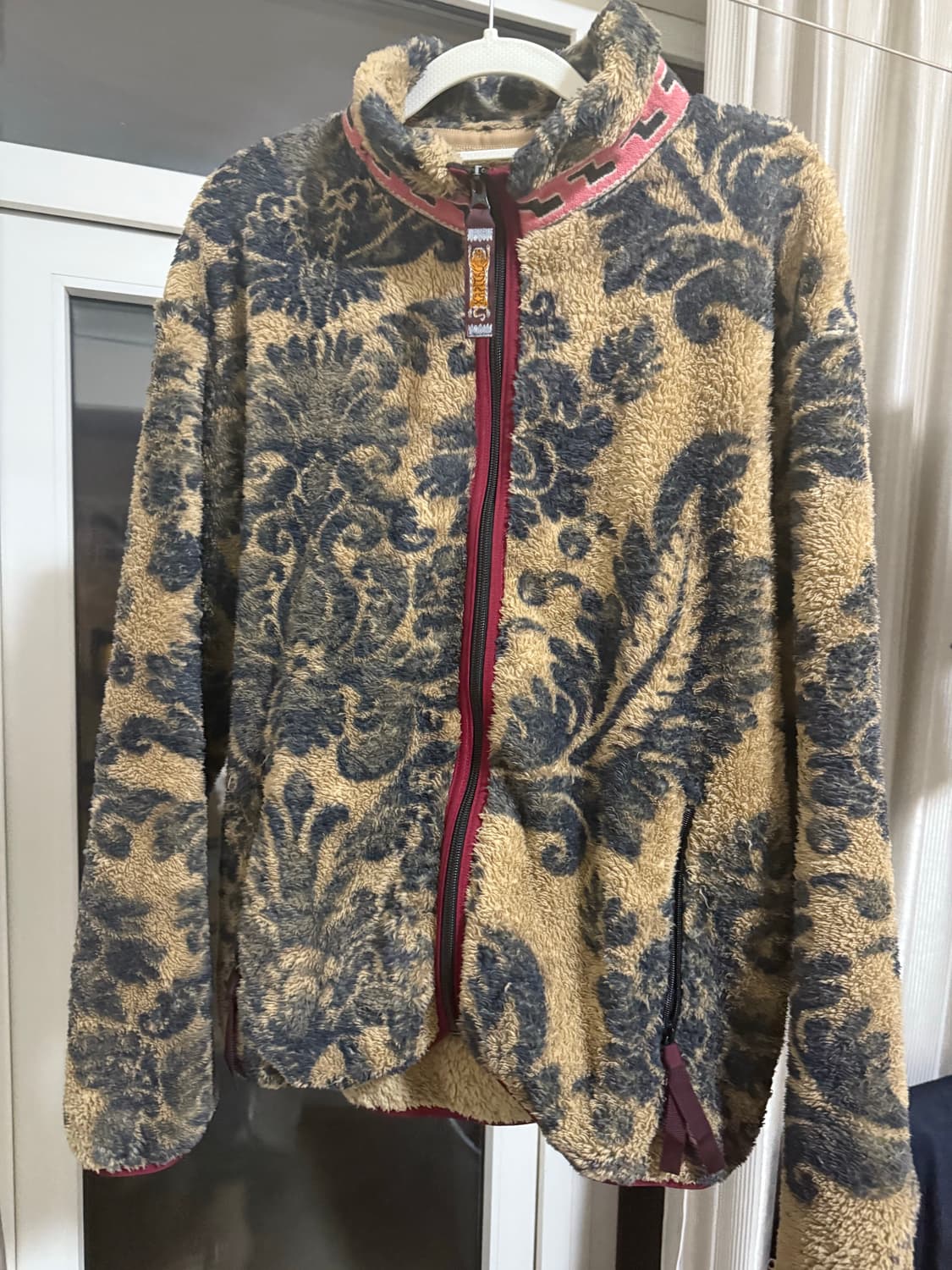 캐피탈 디마스크 패턴 마리아 후리스  상품이미지1