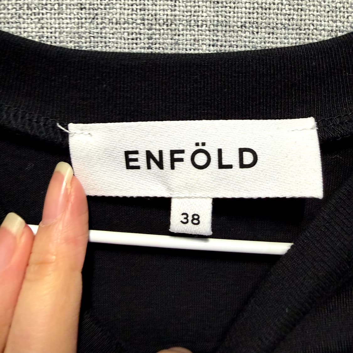 엔폴드 블랙 코튼 패널 민소매 티셔츠  상품이미지3