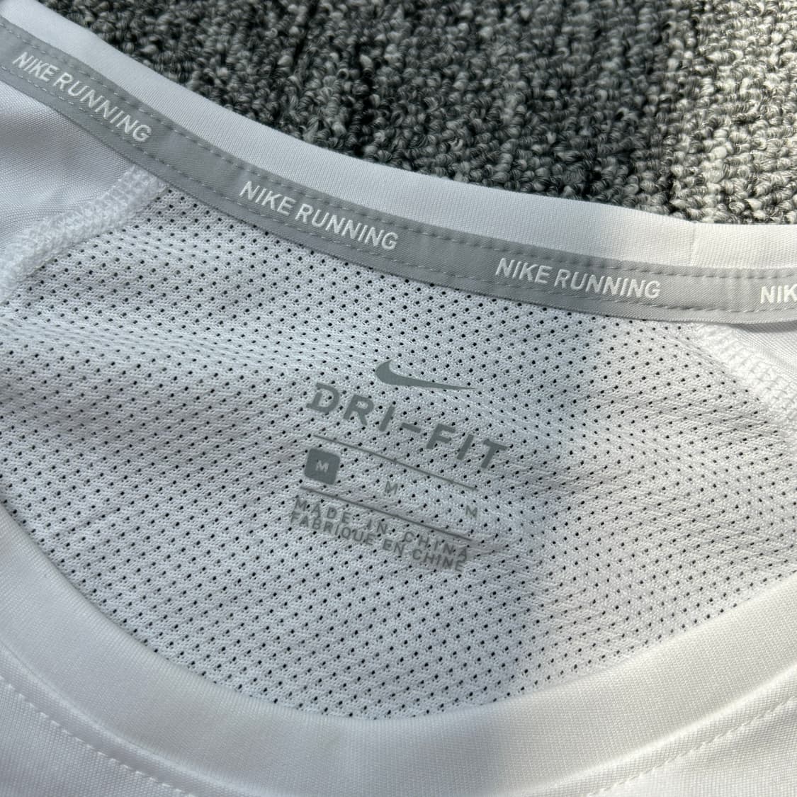 나이키 2017 하프마라톤 반팔티셔츠 상품이미지5