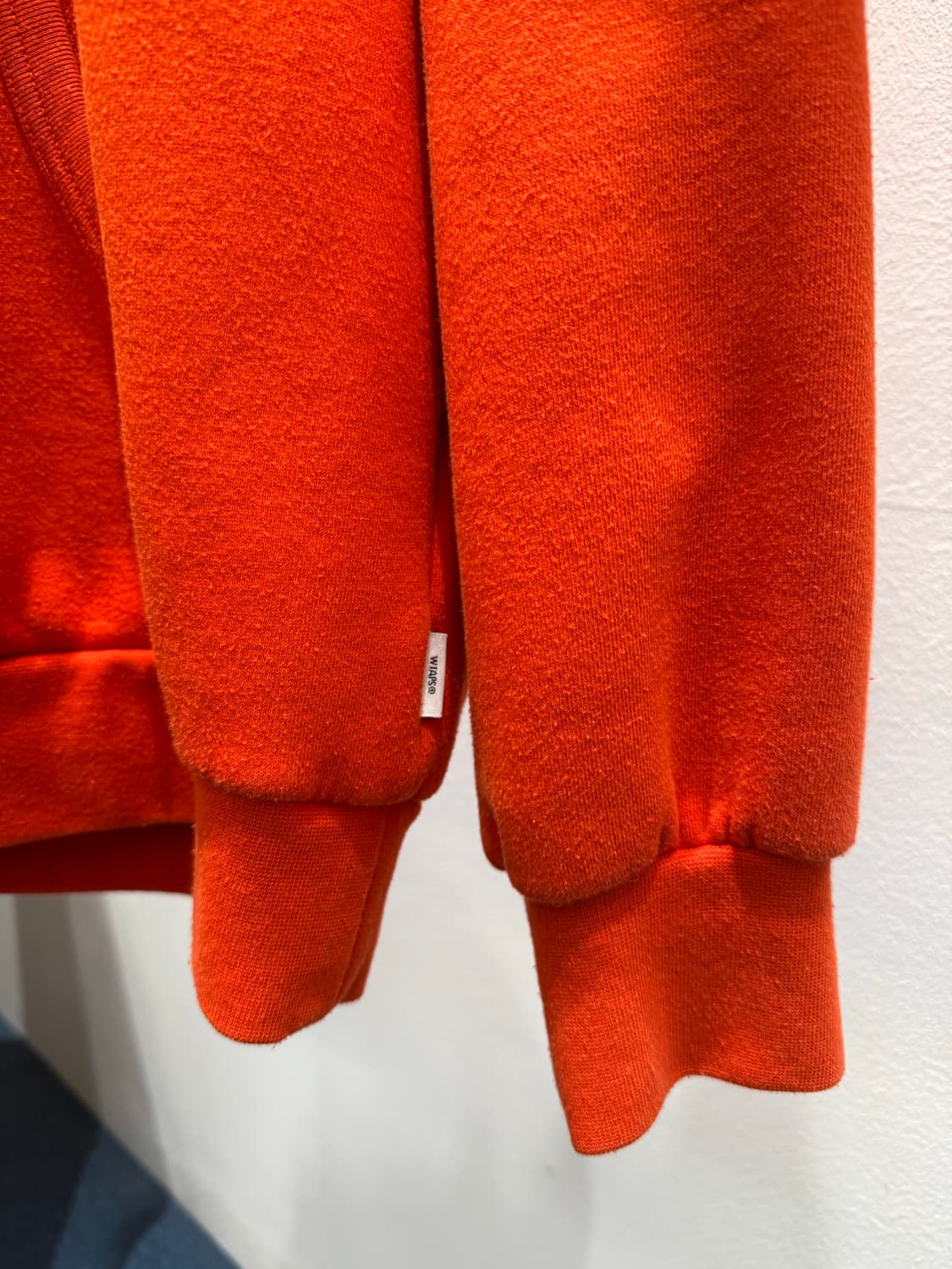 더블탭스 후드티 상품이미지3