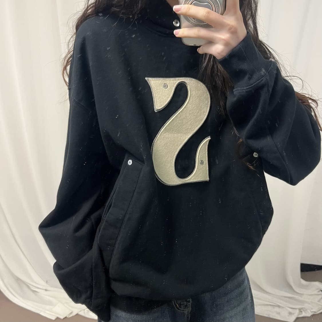 Satur Rivet Appliqué Black Hoodie 상품이미지3